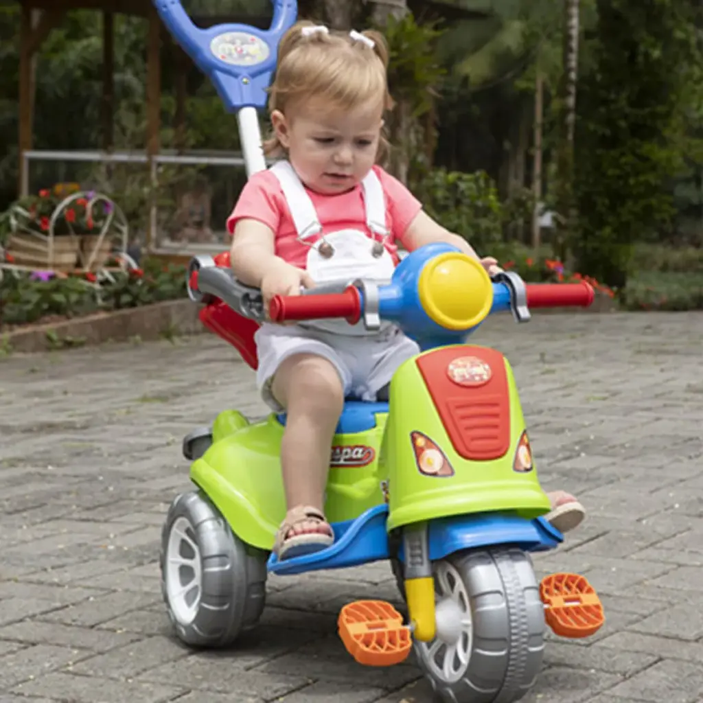 Triciclo Avespa Maral Extreme encanta pais e filhos