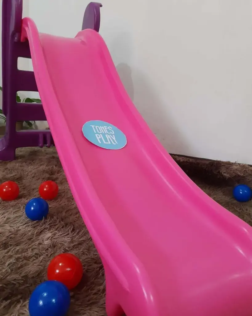 Escorregador Comfort Plus Rosa se destaca em espaços pequenos