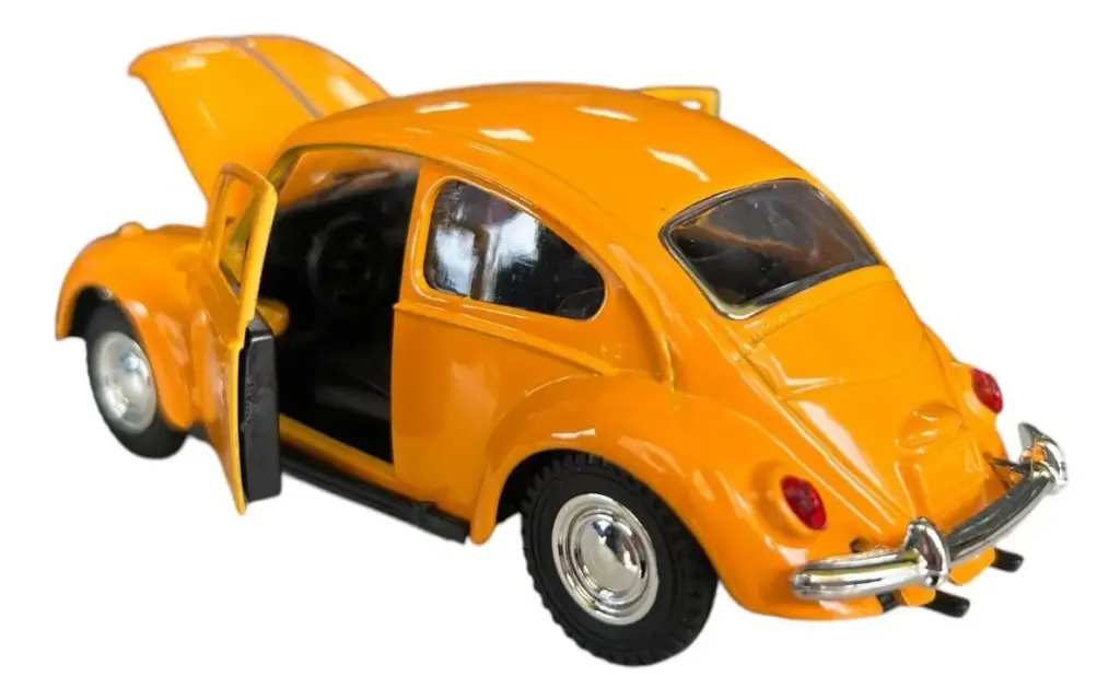 Miniatura Fusca Dourado 1:32 reúne detalhes e nostalgia