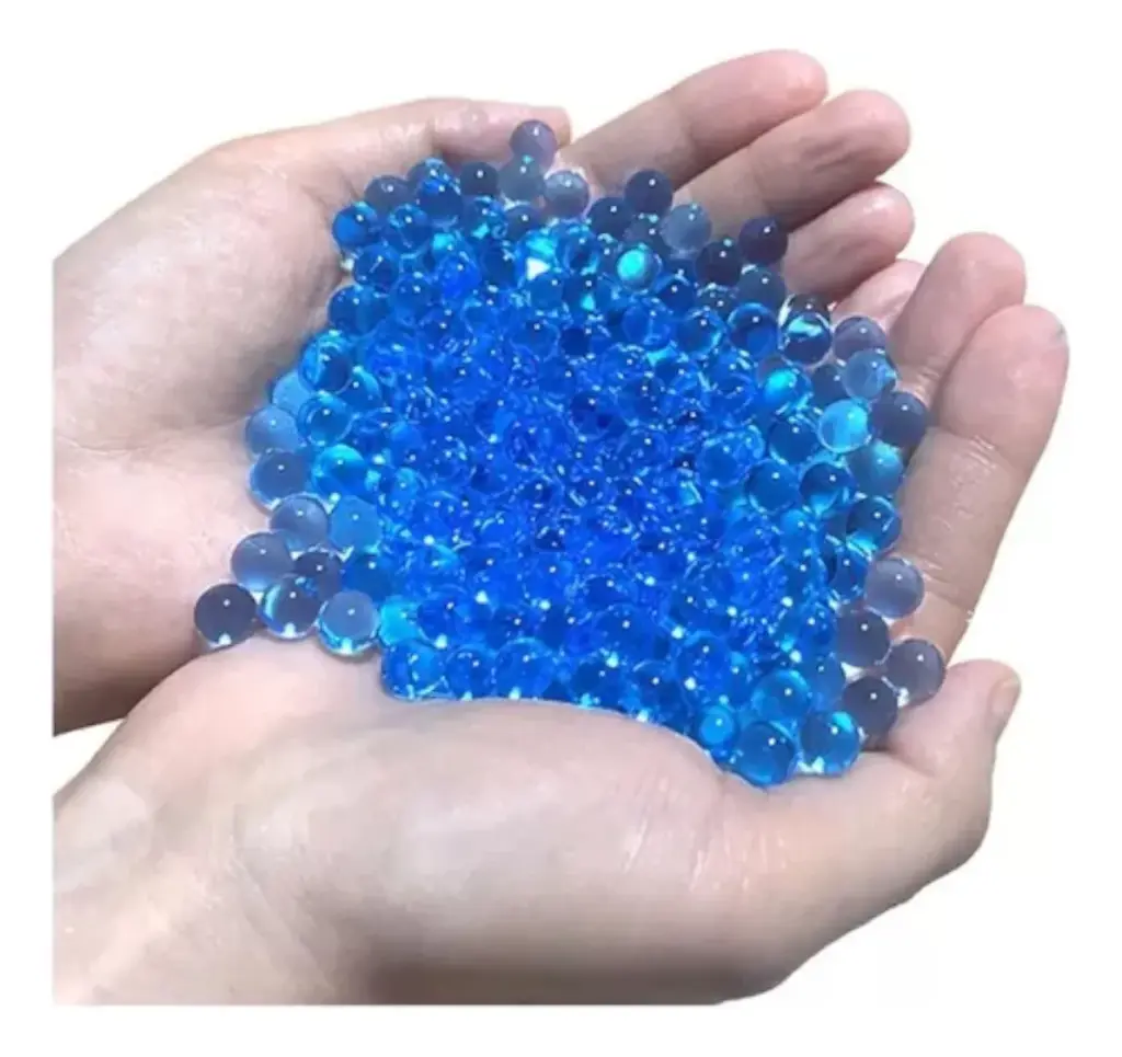 Kit 50 Mil Bolinhas de Gel Azul faz sucesso ao ar livre