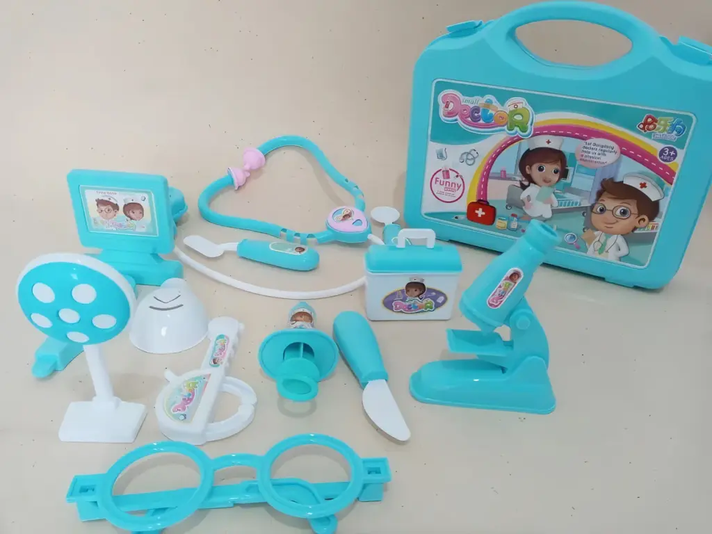 Maleta Médica Infantil Small Doctor faz sucesso entre pais