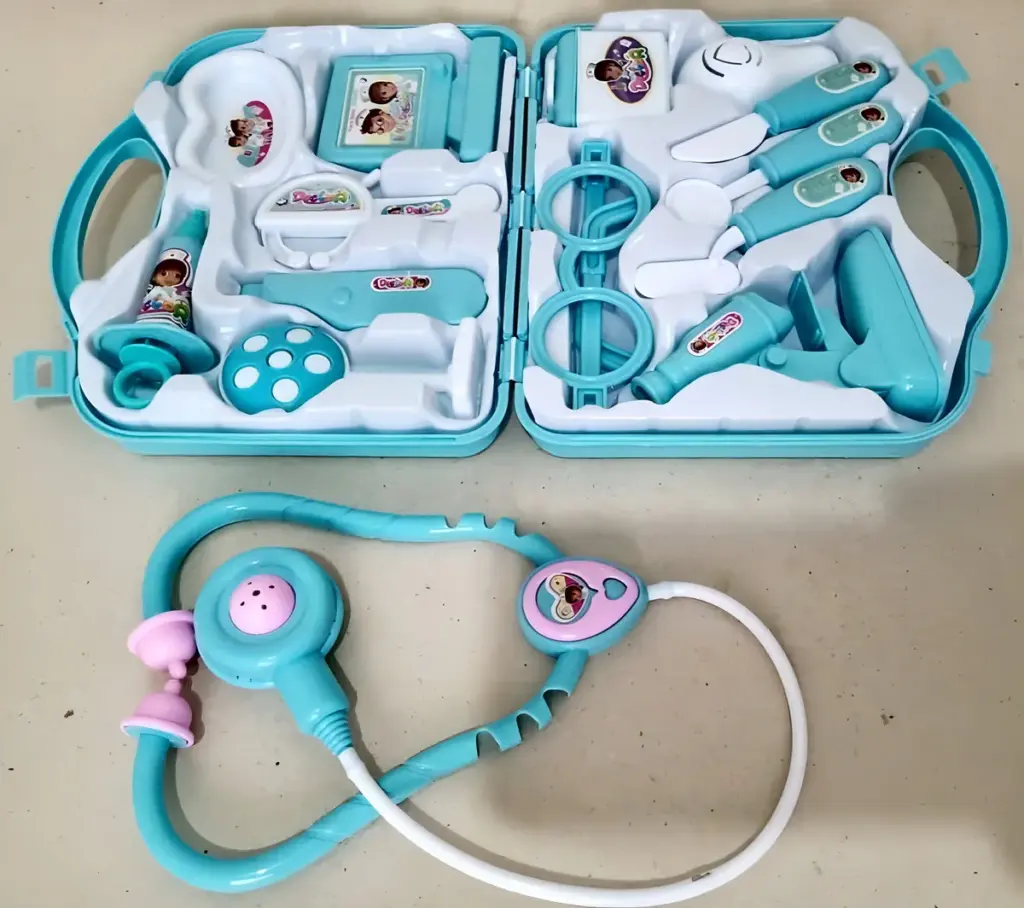 Maleta Médica Infantil Small Doctor faz sucesso entre pais