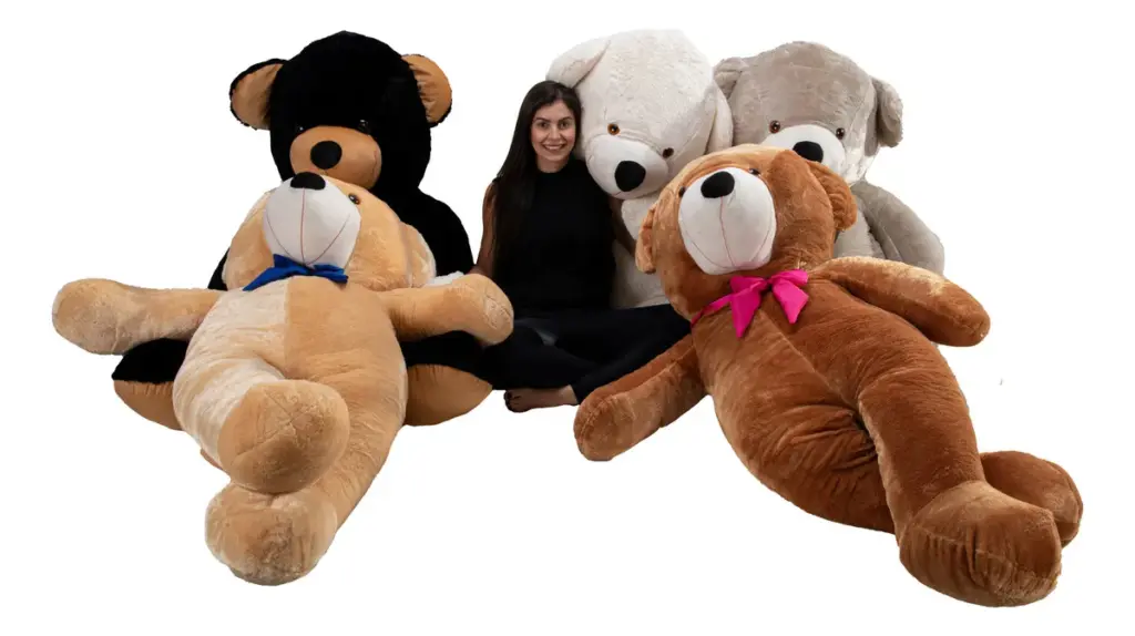 Teddy Urso Gigante Avelã com Laço Azul impressiona pais
